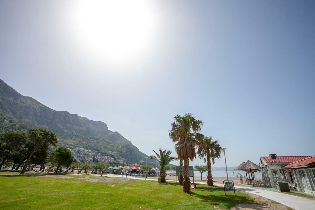 Ap Punta Next To Sandy Beach, Apartment With Garden Omiš Eksteriør bilde
